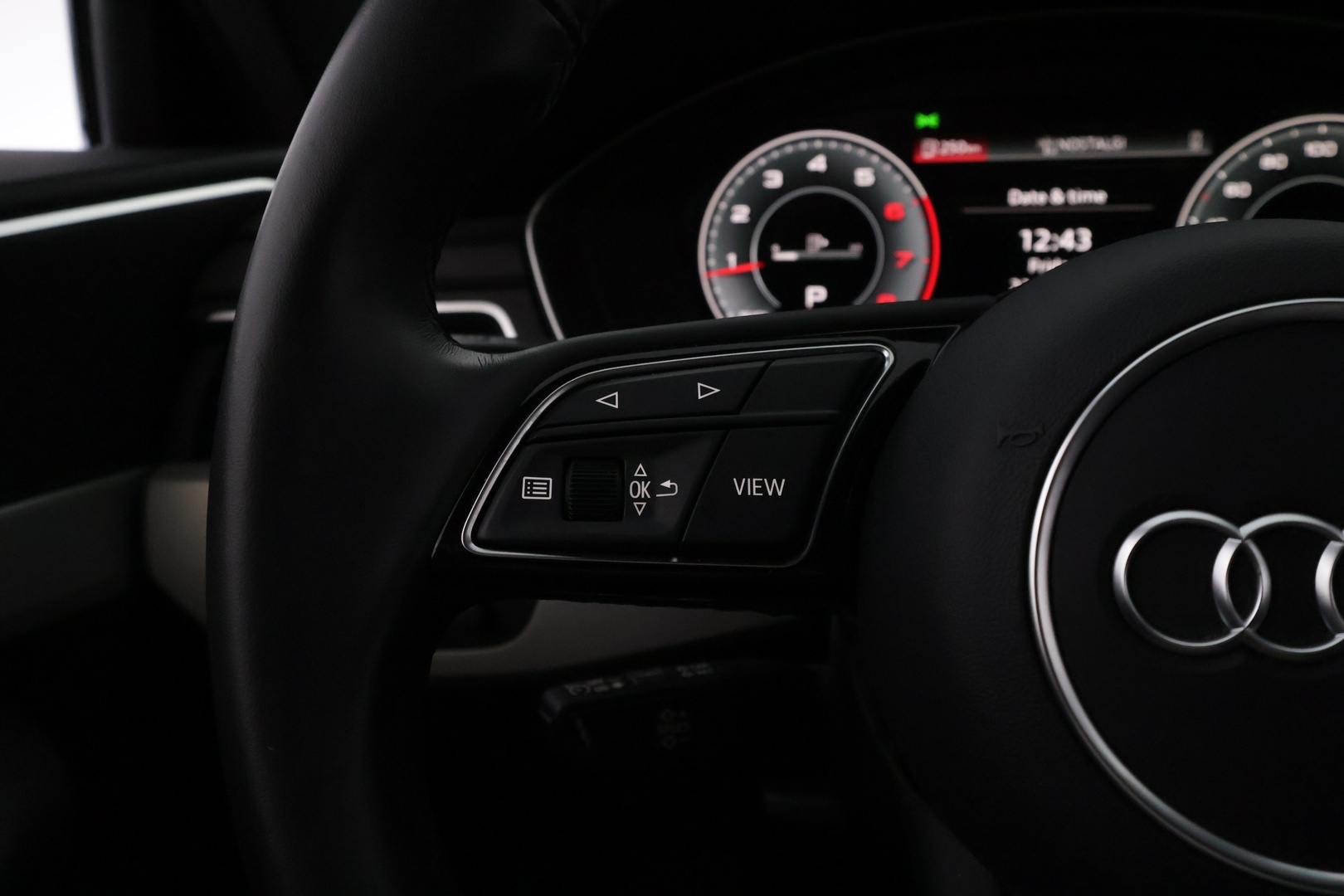 AUDI A4 2022