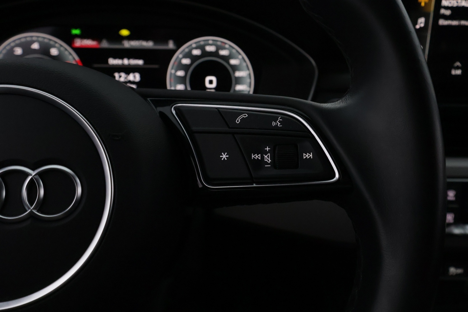 AUDI A4 2022