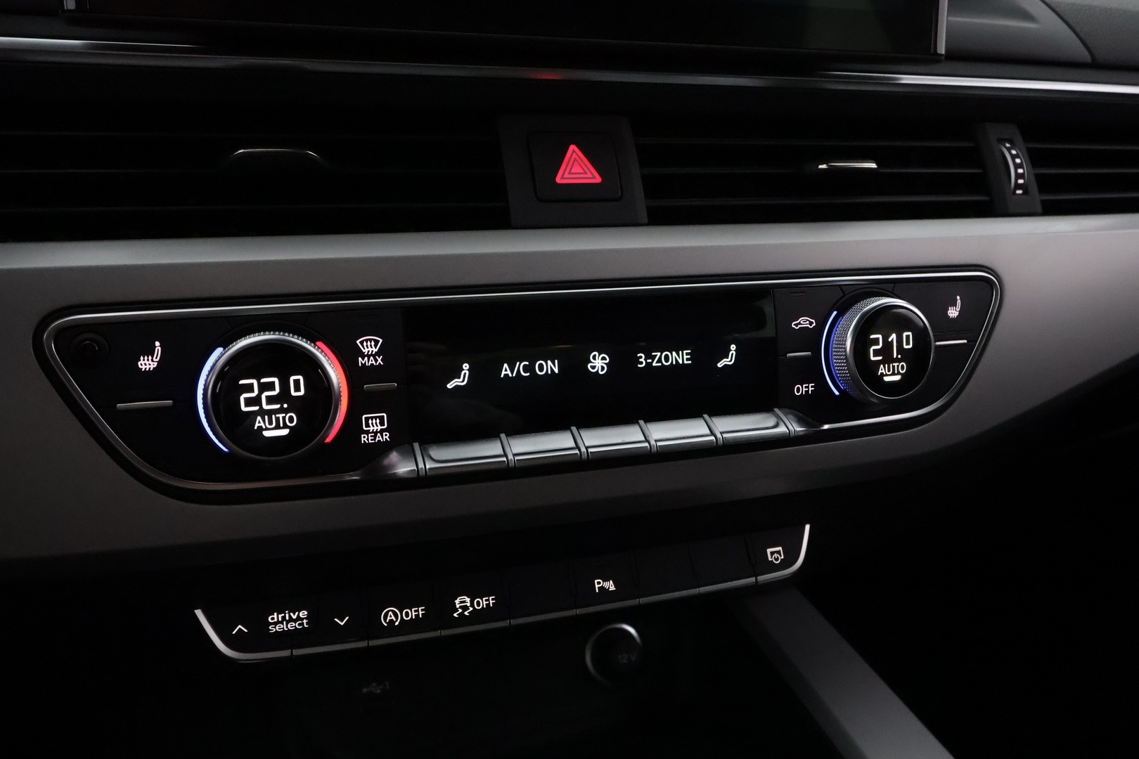 AUDI A4 2022