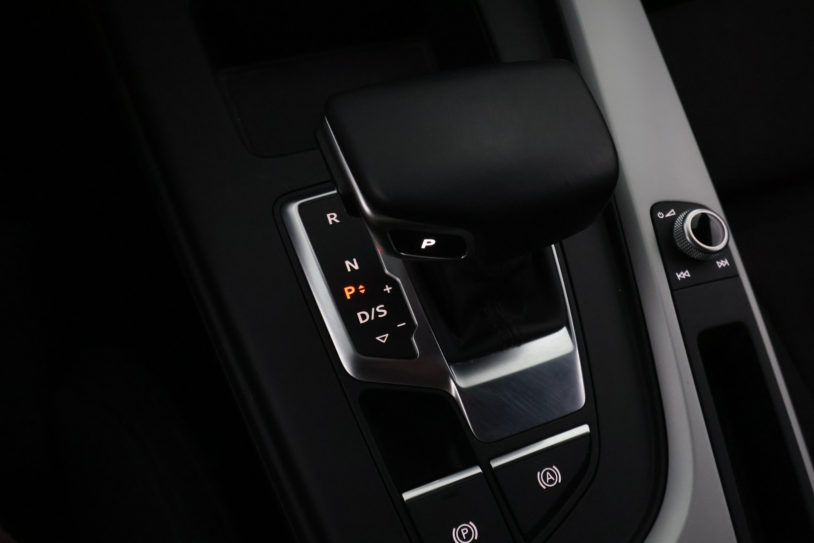 AUDI A4 2022