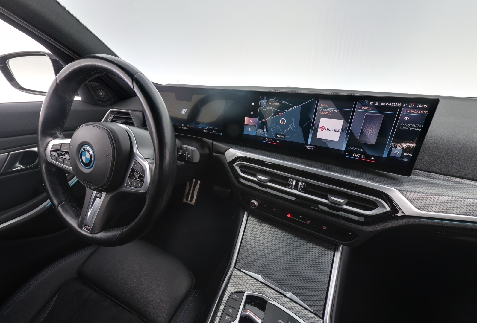 BMW 330 2023