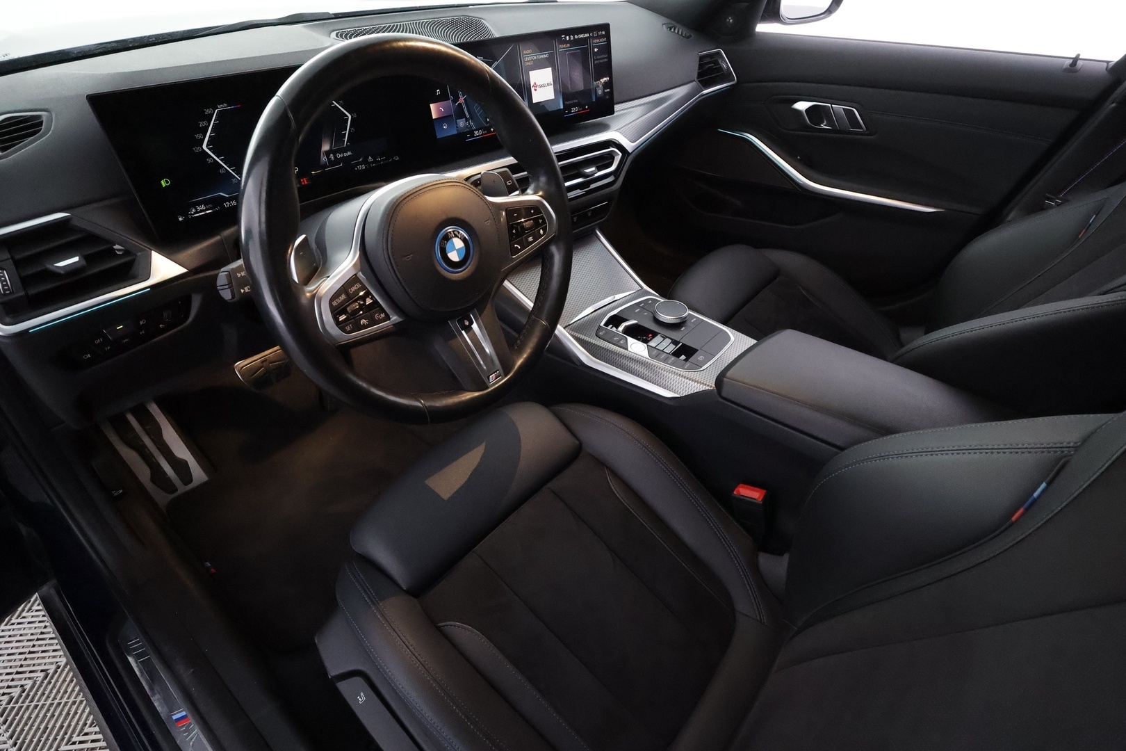 BMW 330 2023