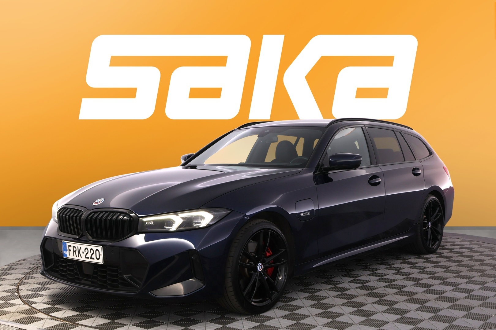 BMW 330 2023