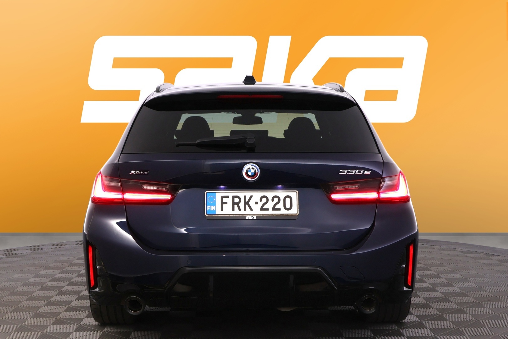 BMW 330 2023