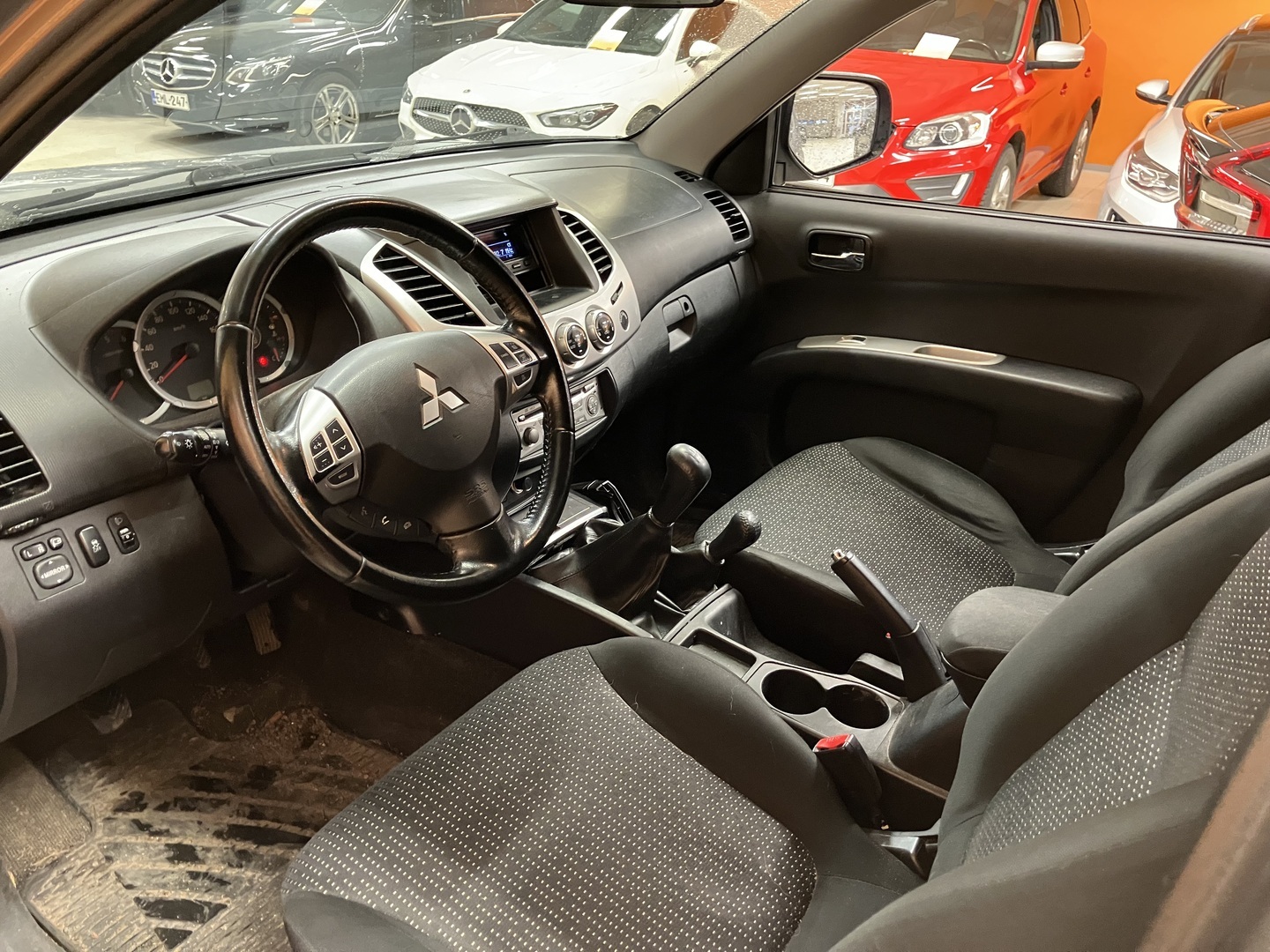 MITSUBISHI L200 2015