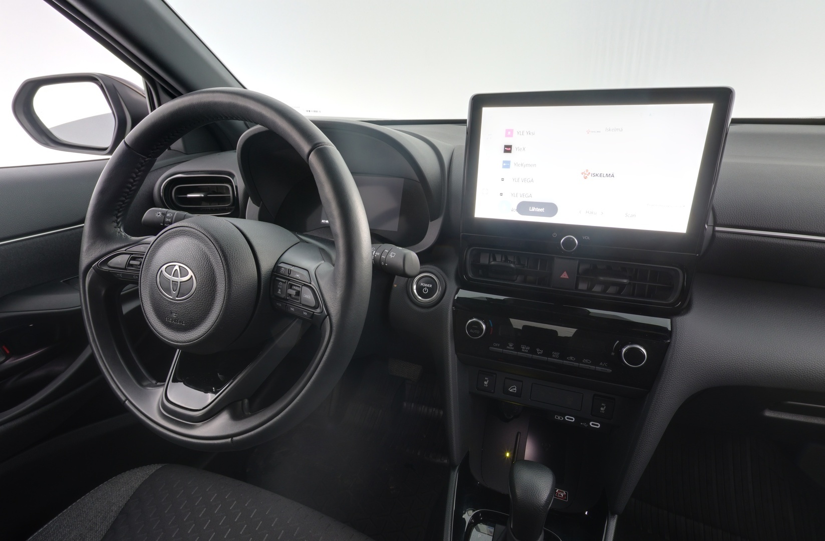 TOYOTA Yaris Cross 2024