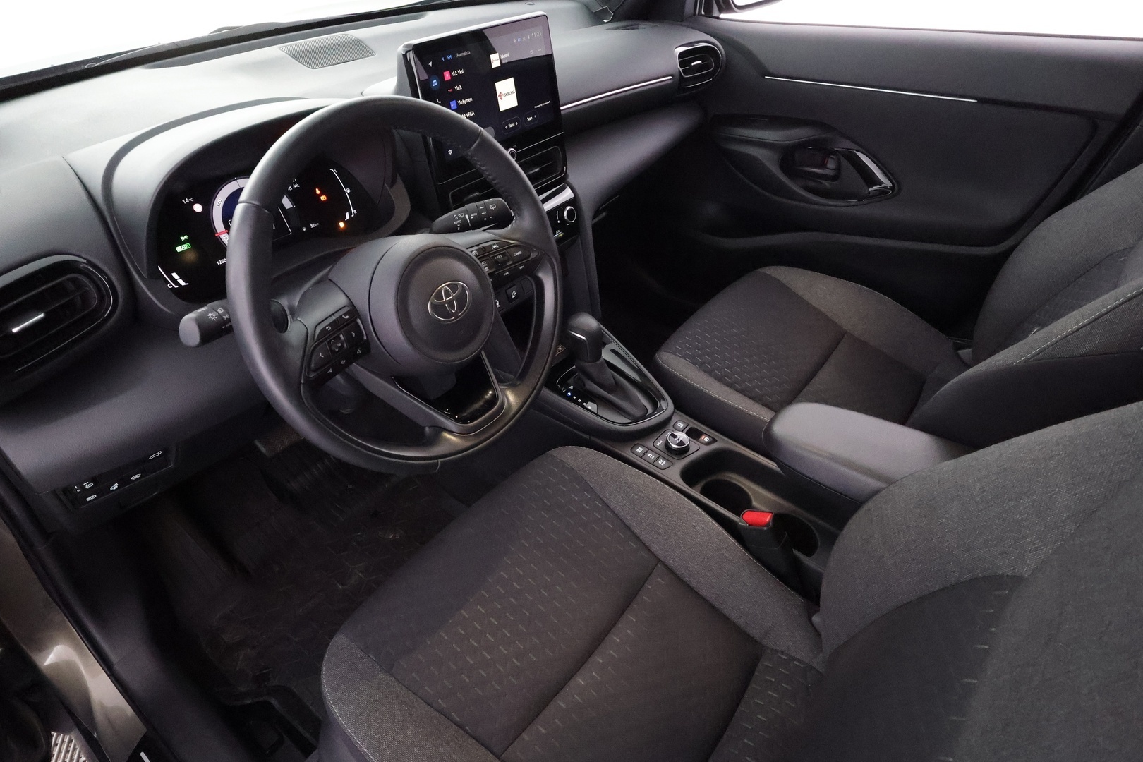 TOYOTA Yaris Cross 2024