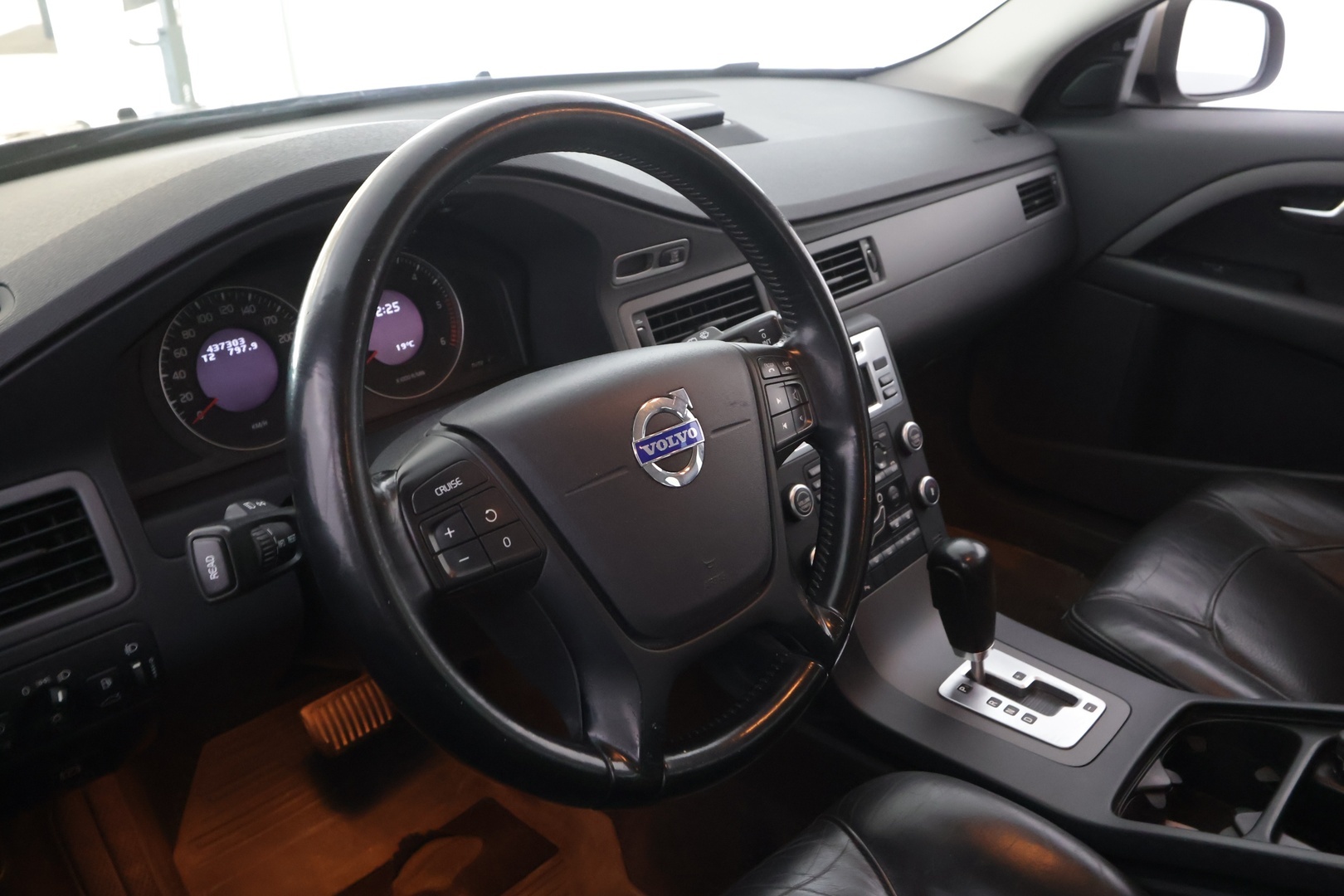 VOLVO V70 2010