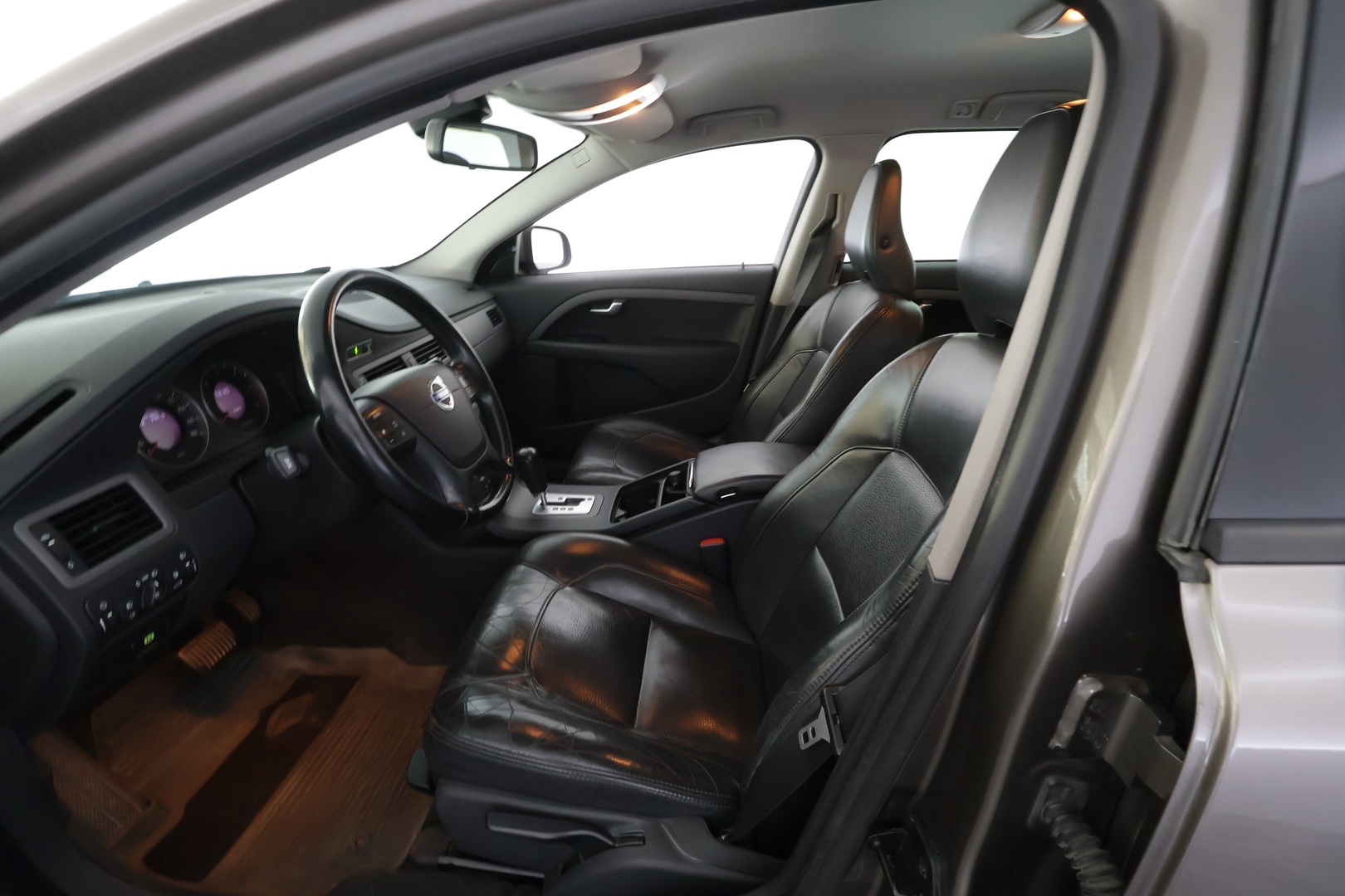 VOLVO V70 2010