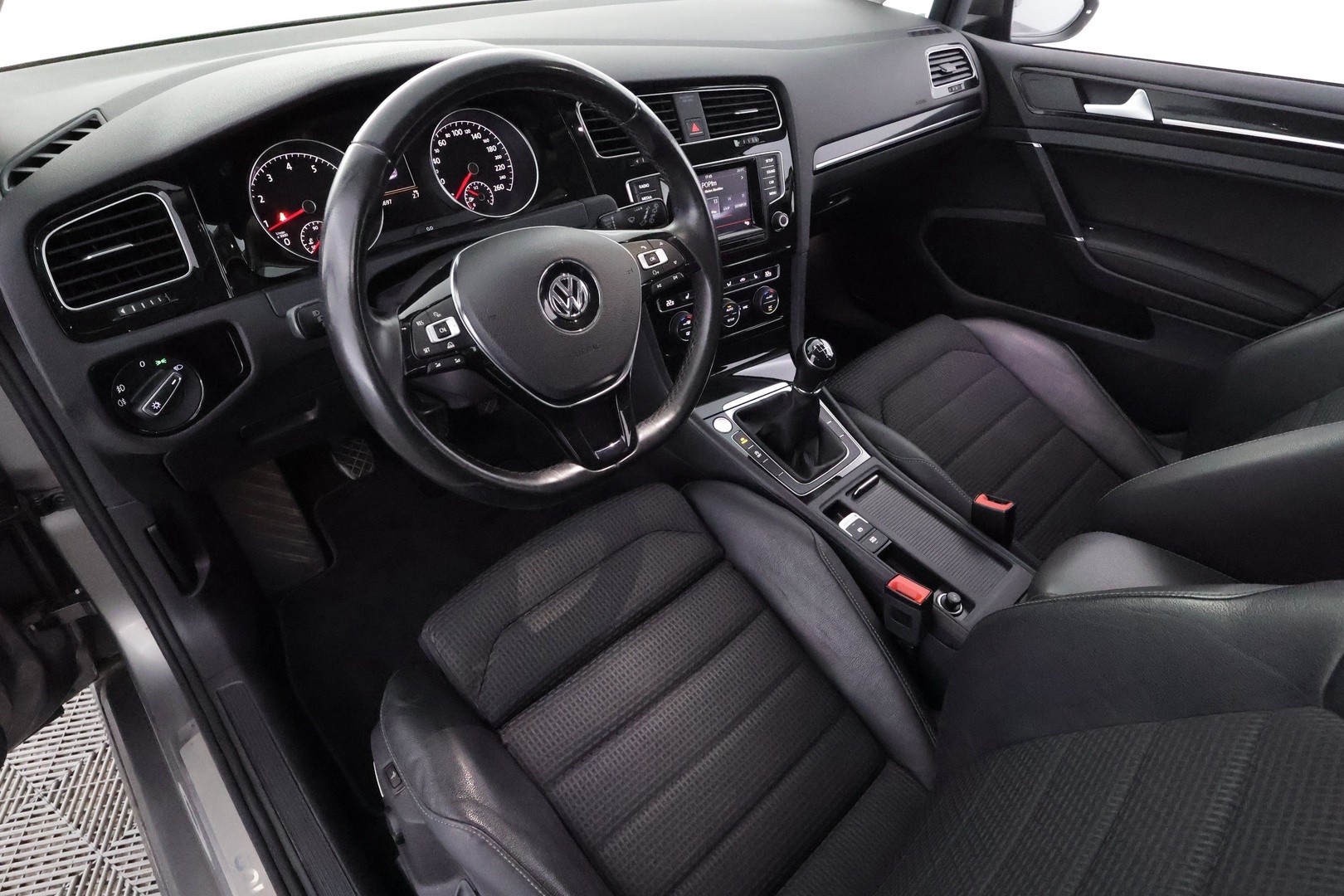 VOLKSWAGEN Golf 2014