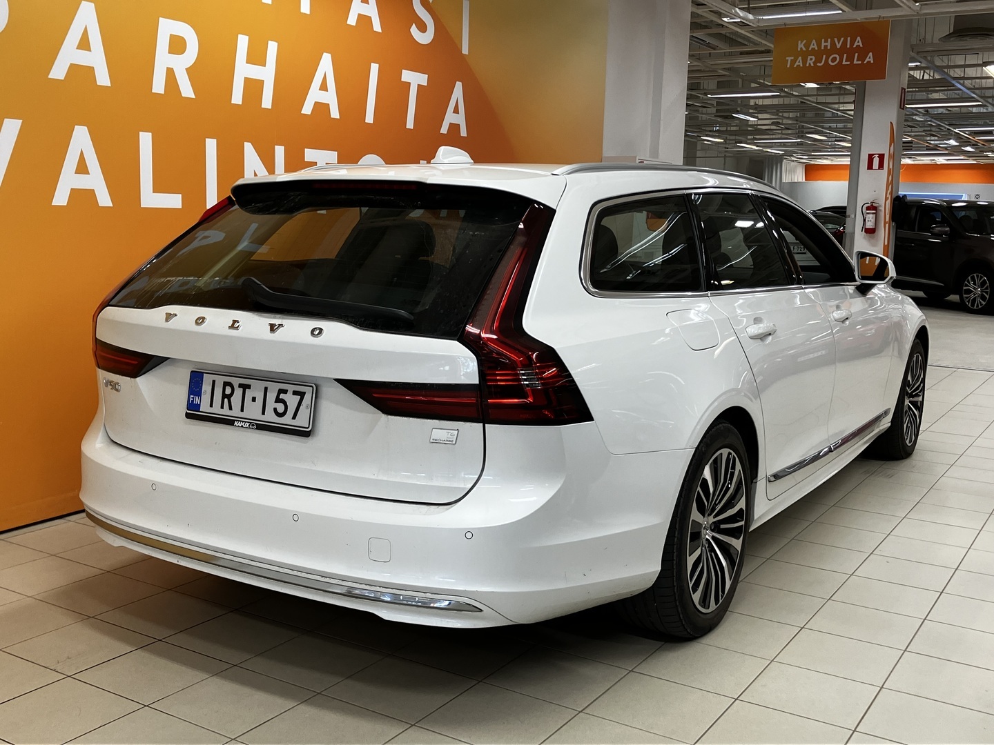 VOLVO V90 2023