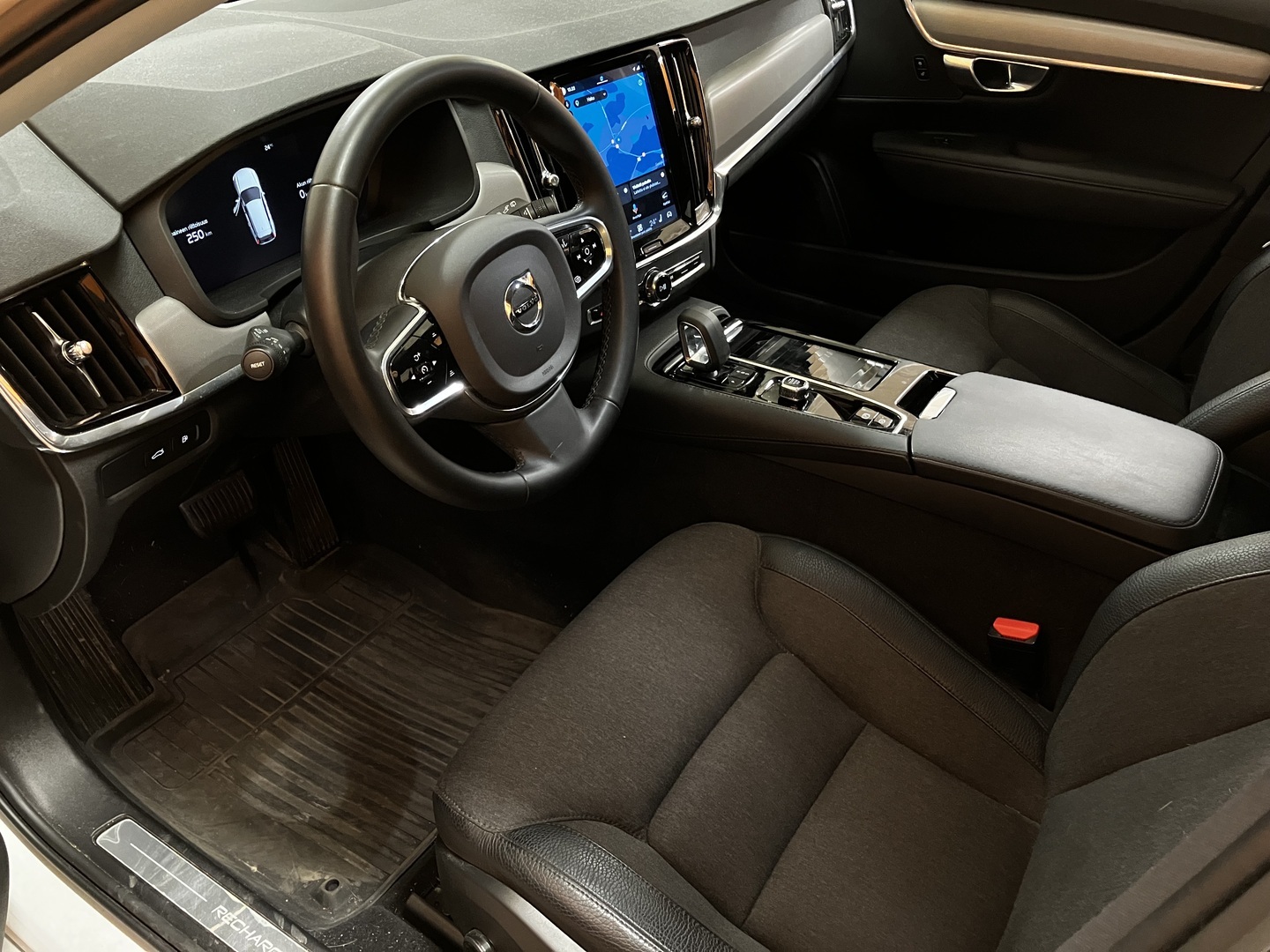 VOLVO V90 2023