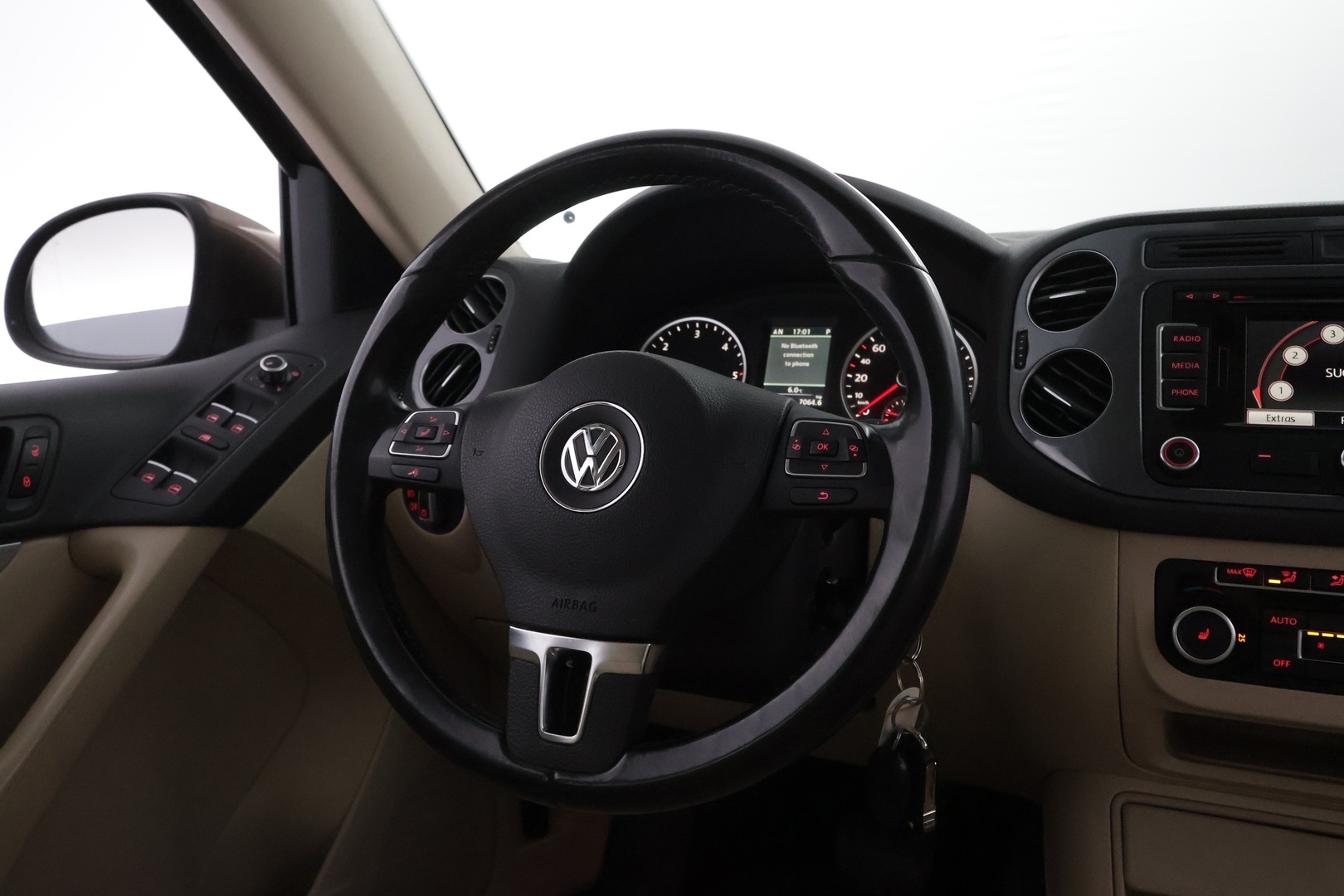 VOLKSWAGEN Tiguan 2012