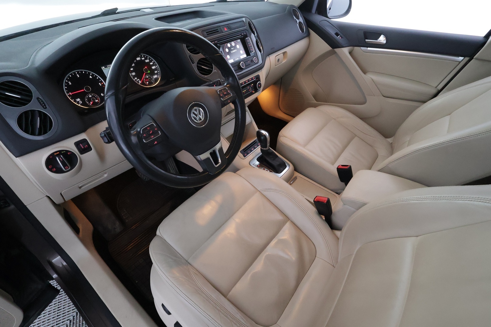 VOLKSWAGEN Tiguan 2012