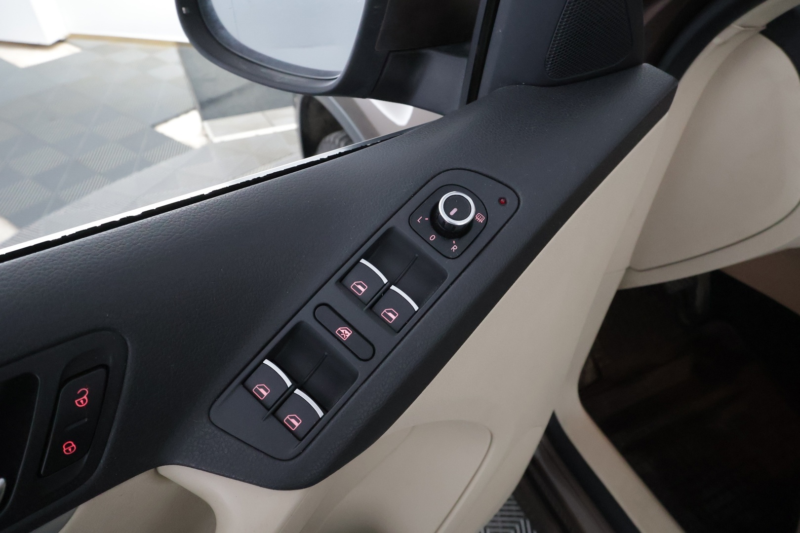 VOLKSWAGEN Tiguan 2012