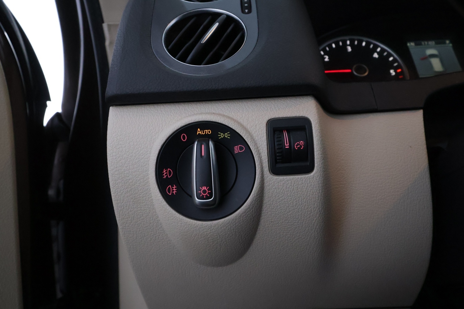 VOLKSWAGEN Tiguan 2012