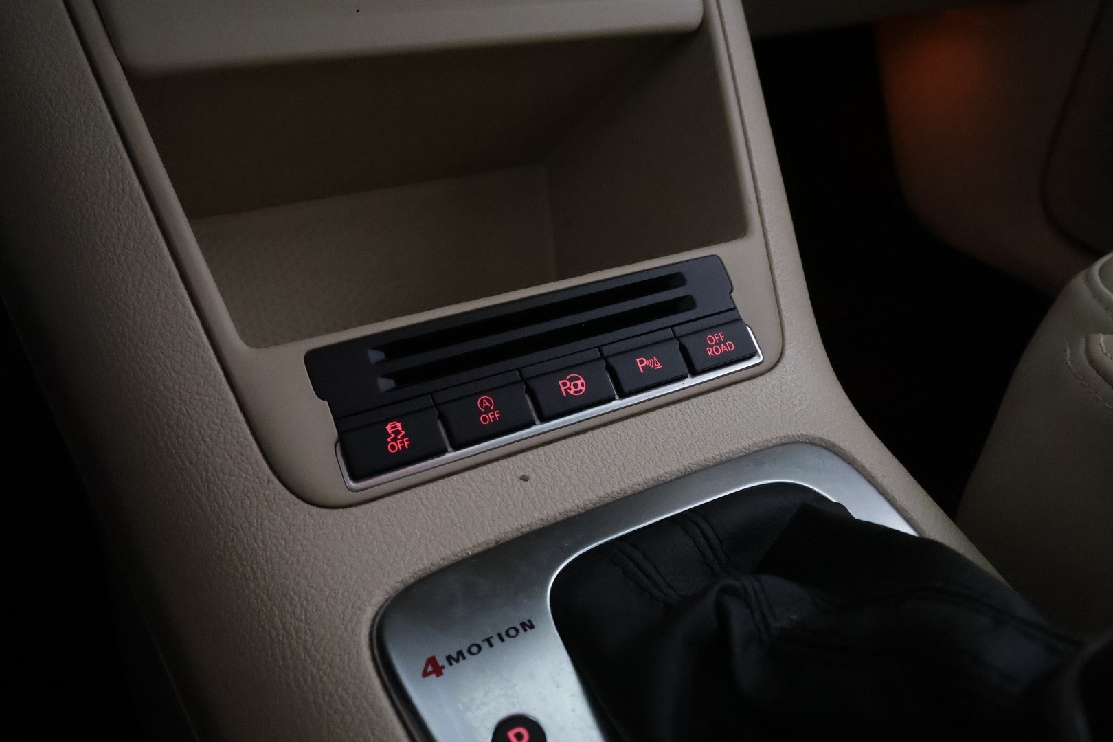 VOLKSWAGEN Tiguan 2012