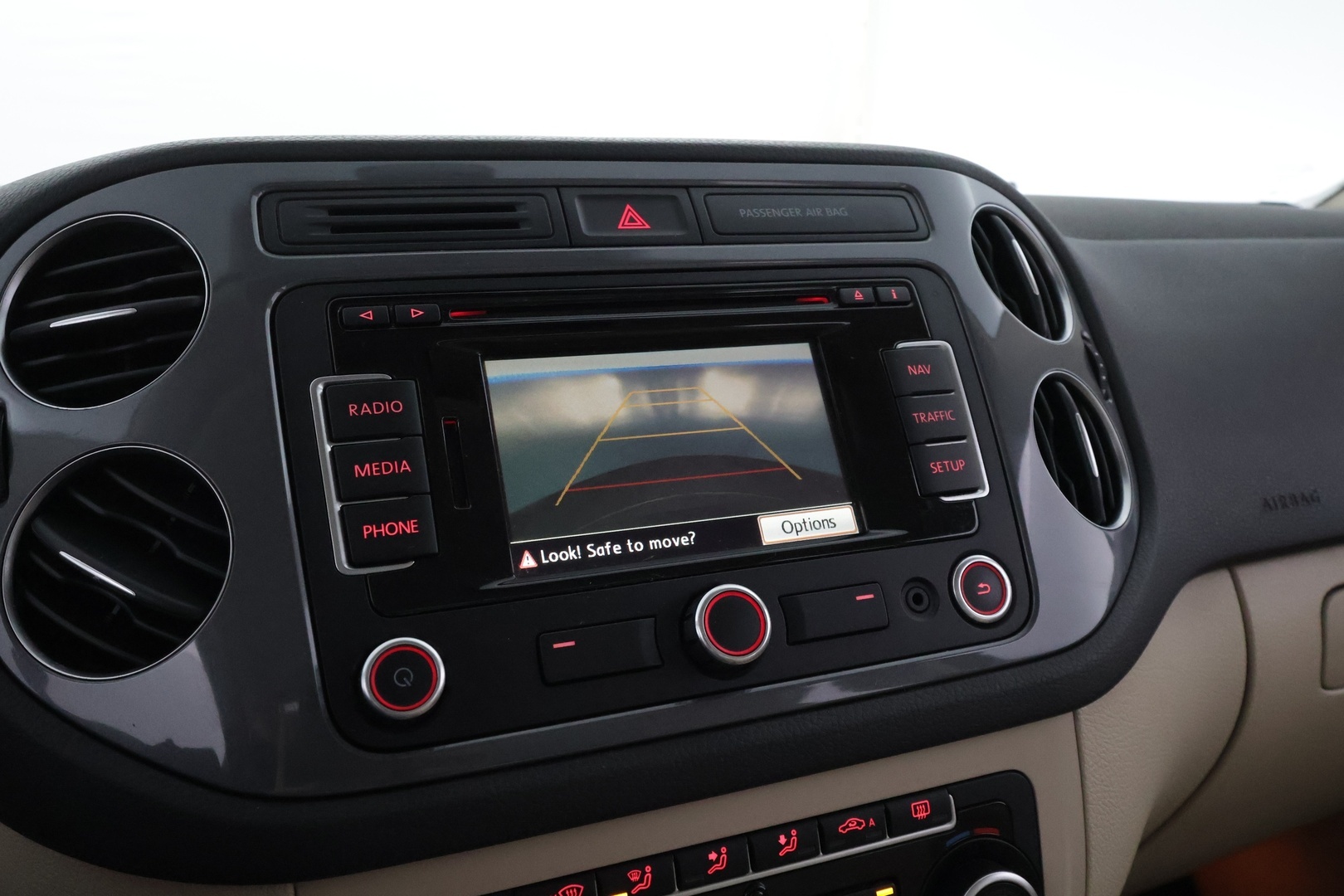 VOLKSWAGEN Tiguan 2012