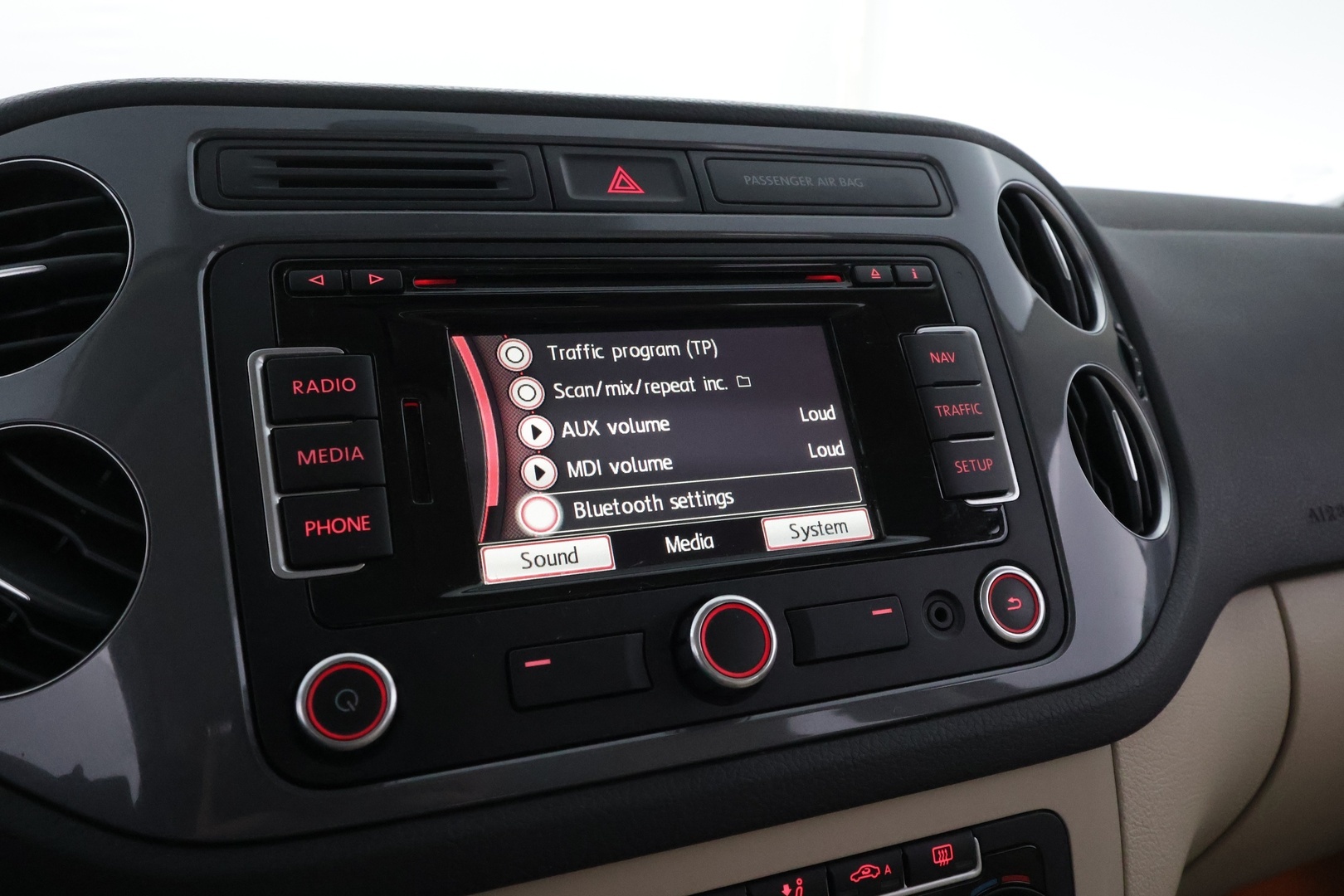 VOLKSWAGEN Tiguan 2012