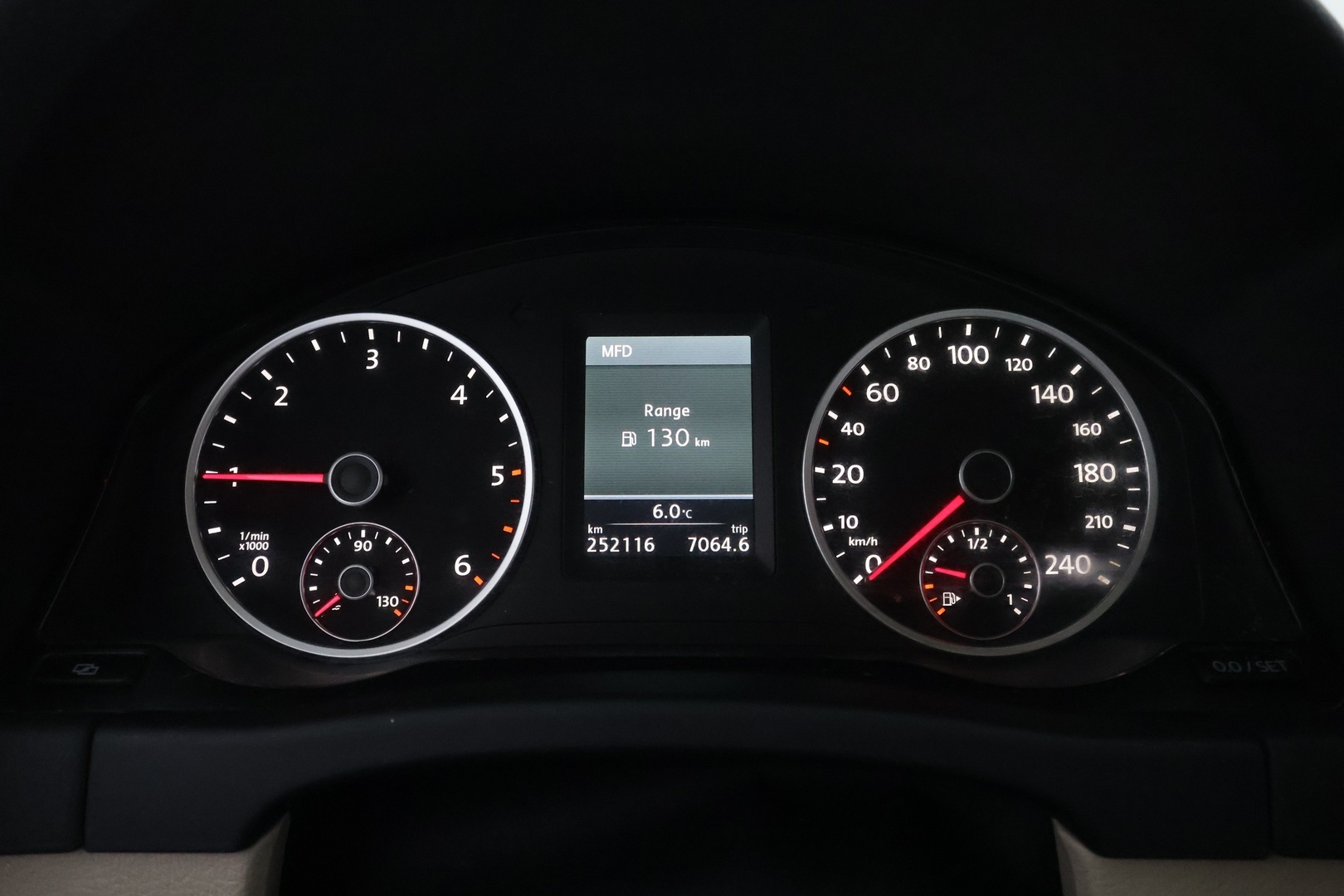 VOLKSWAGEN Tiguan 2012