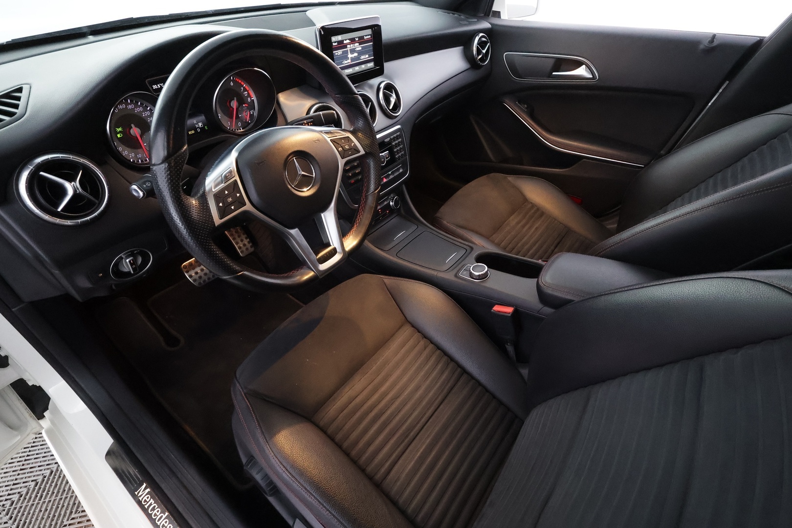 MERCEDES-BENZ CLA 2013