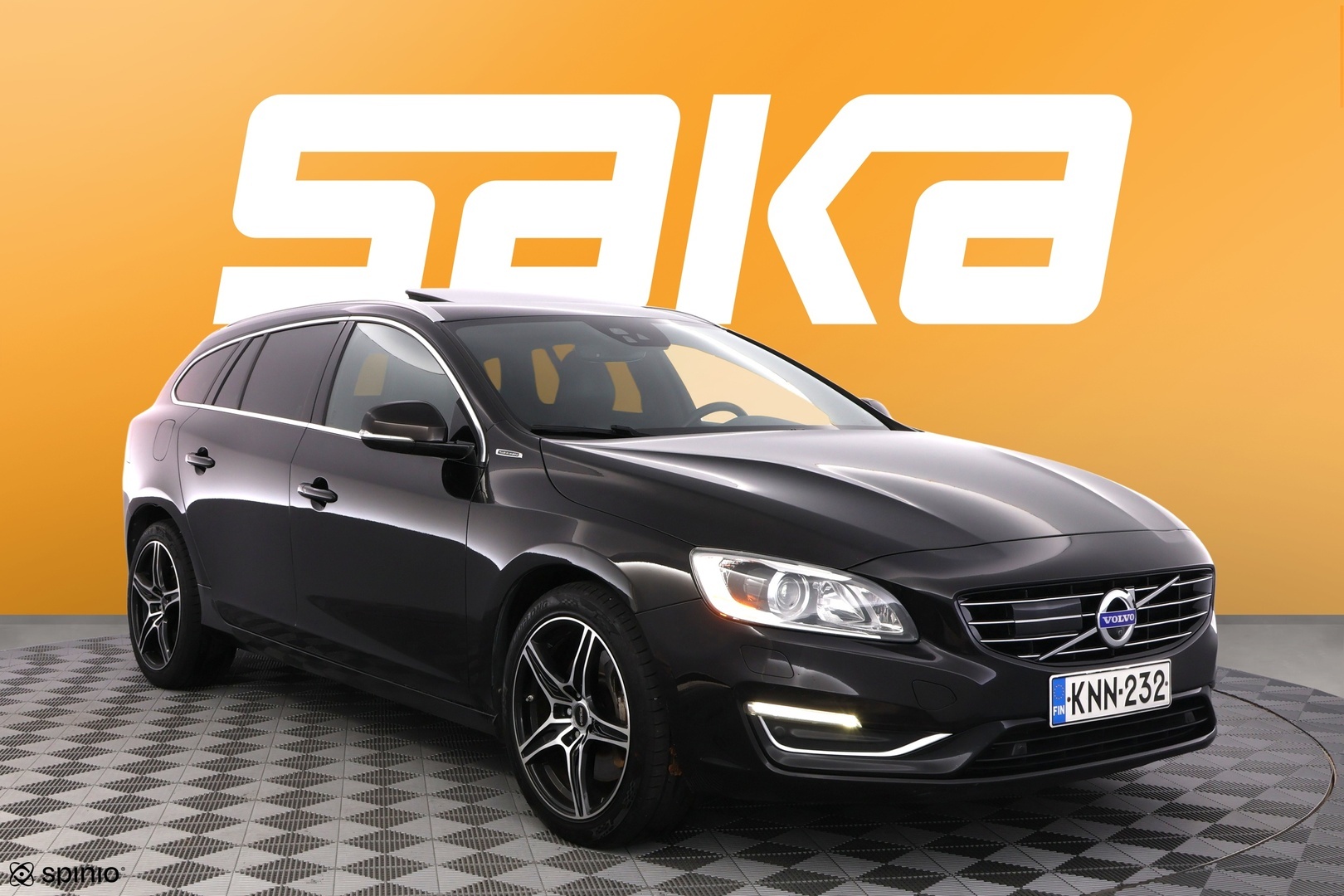 VOLVO V60 2015