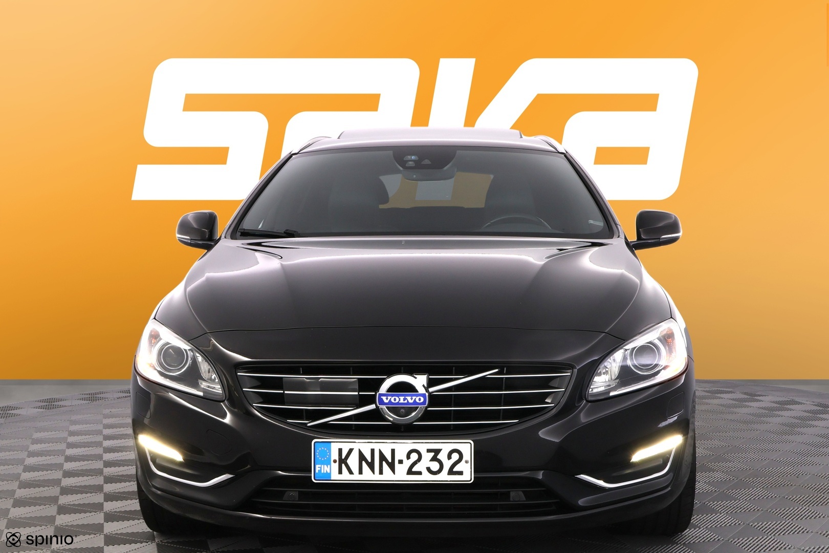 VOLVO V60 2015