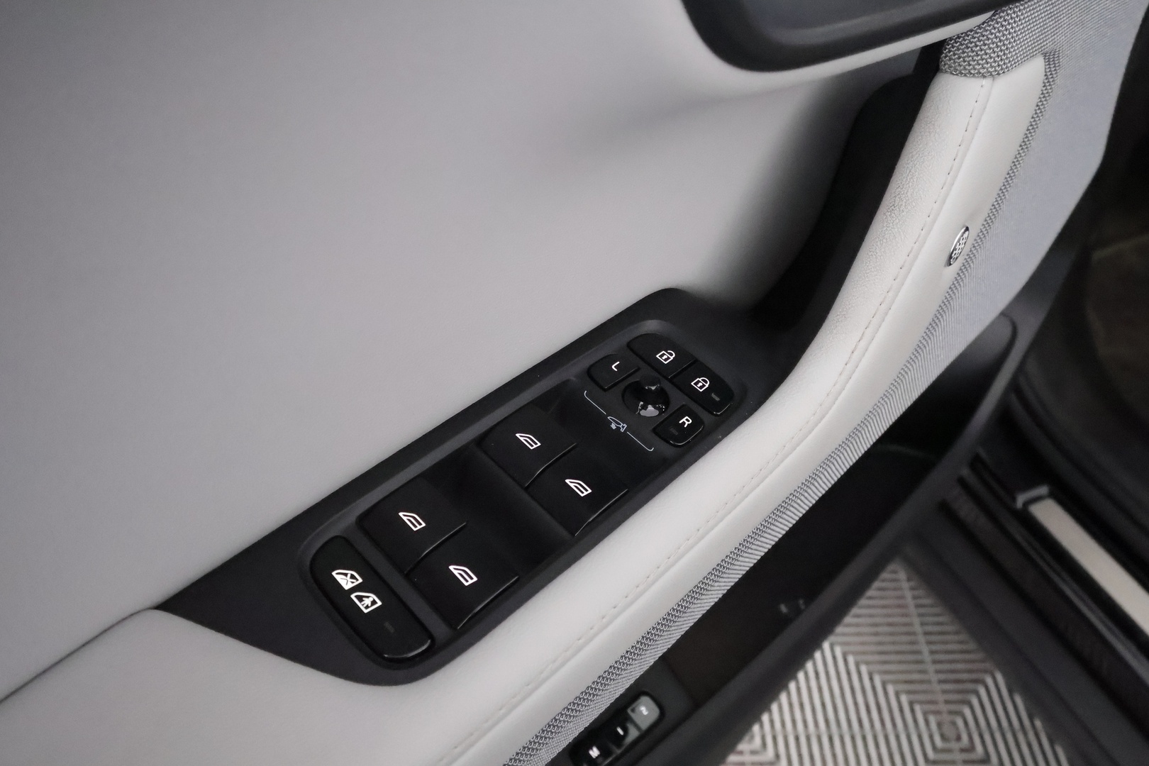 POLESTAR 2 2024