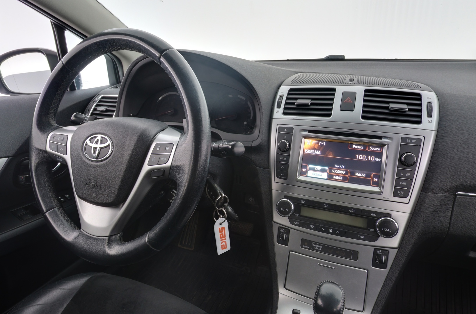 TOYOTA Avensis 2013