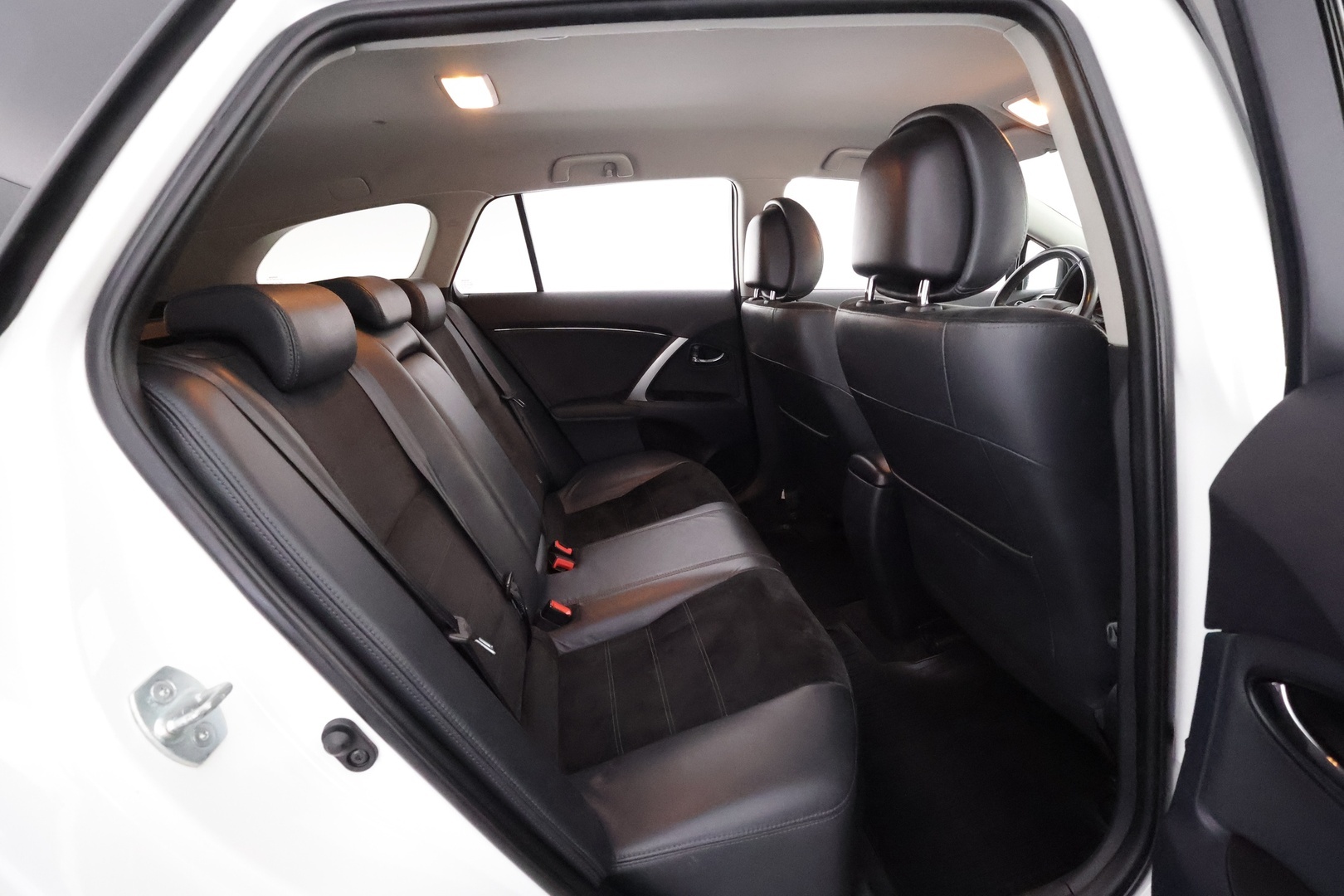 TOYOTA Avensis 2013