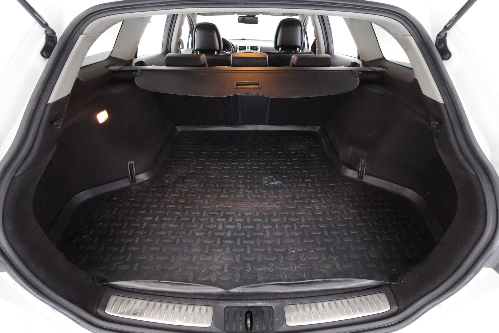 TOYOTA Avensis 2013
