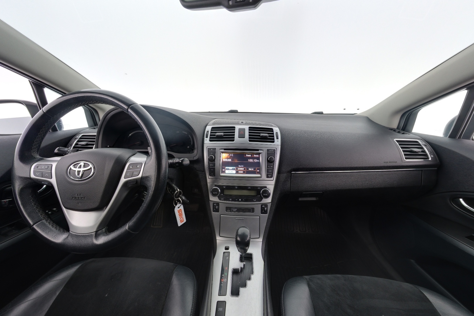 TOYOTA Avensis 2013