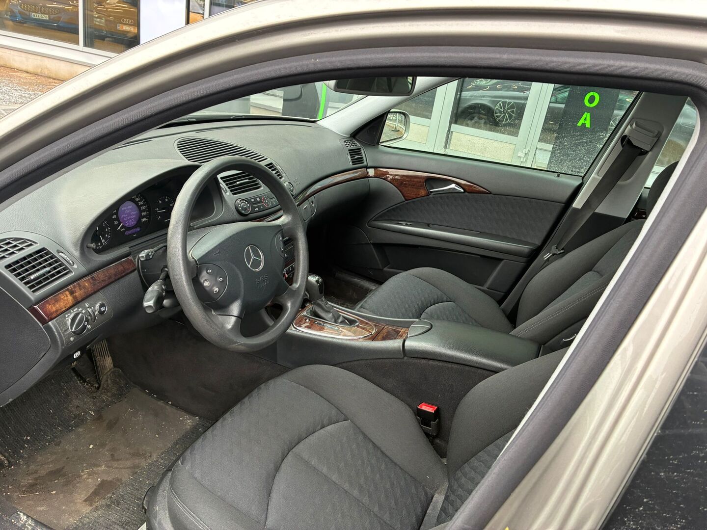 MERCEDES-BENZ E 2003