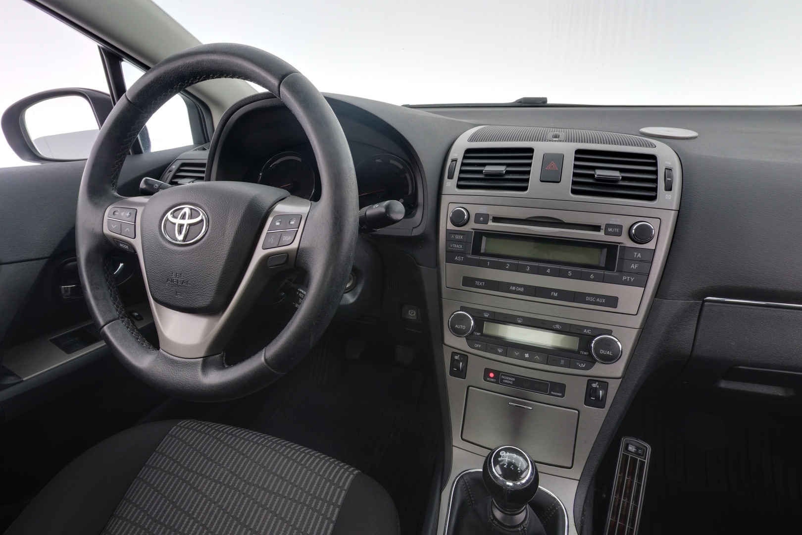 TOYOTA Avensis 2011