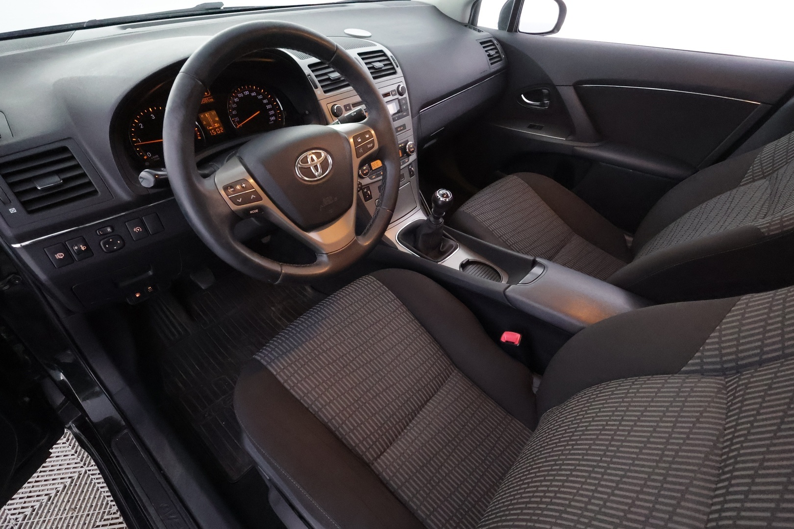 TOYOTA Avensis 2011
