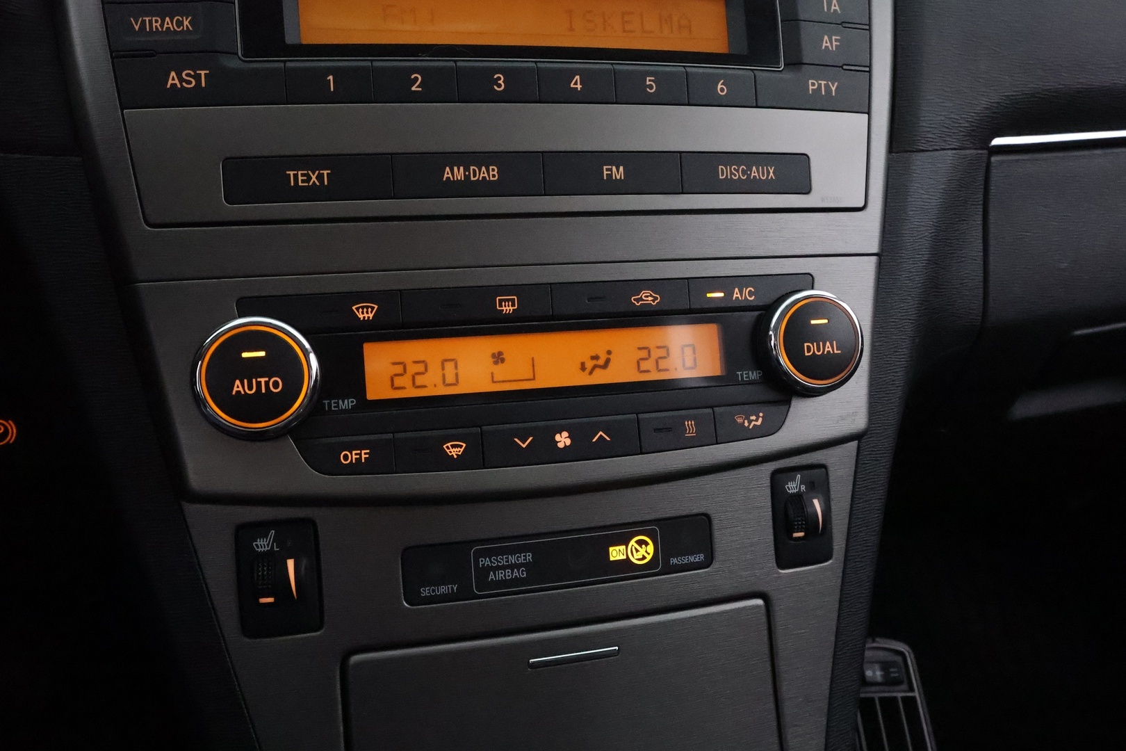 TOYOTA Avensis 2011