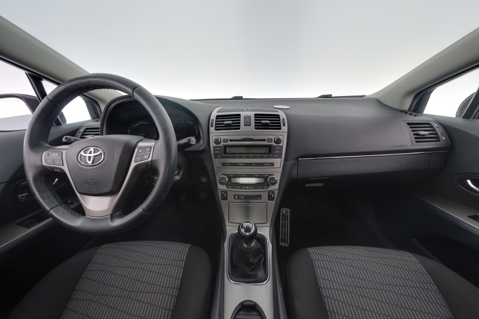 TOYOTA Avensis 2011