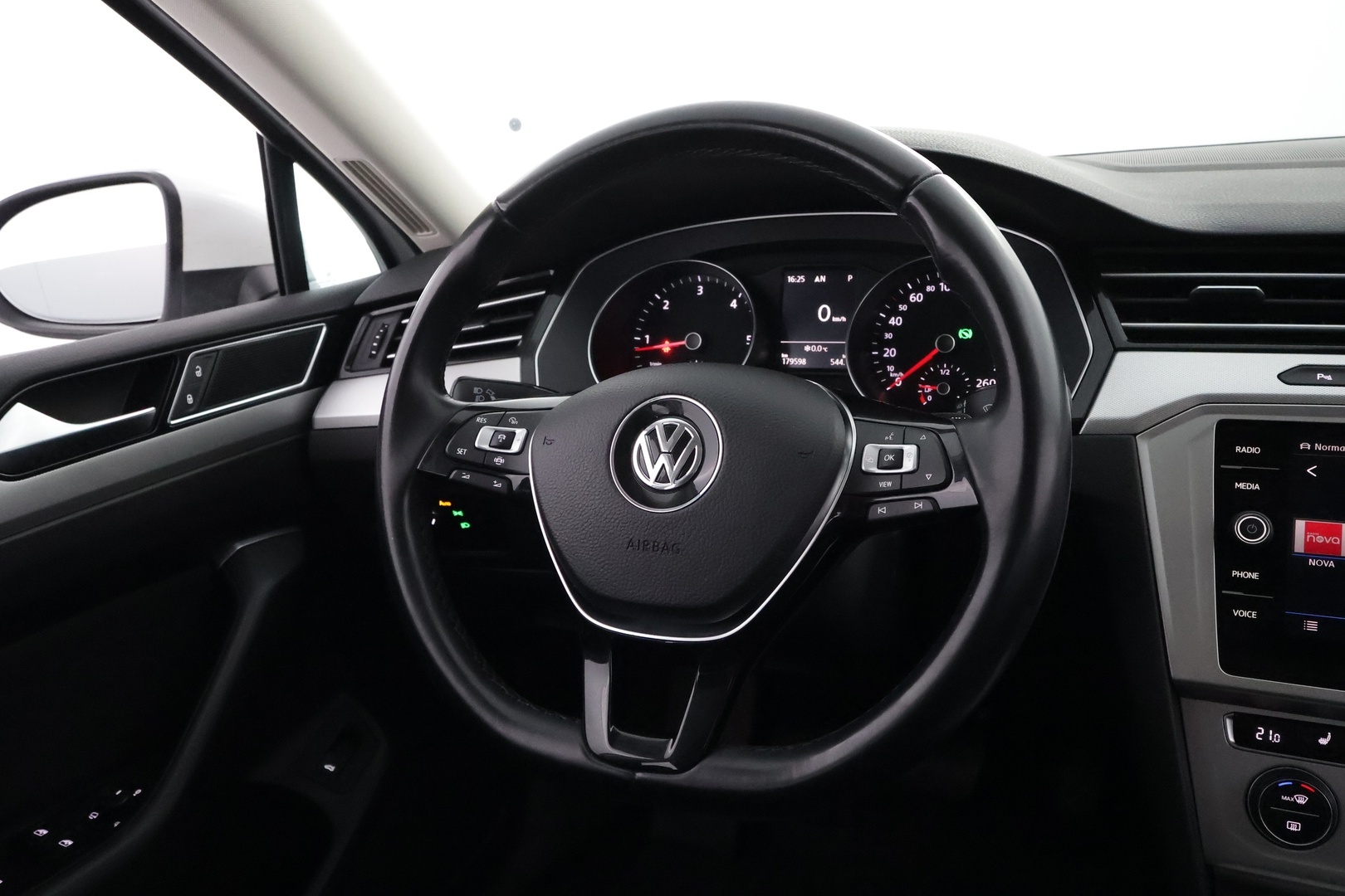 VOLKSWAGEN Passat 2019