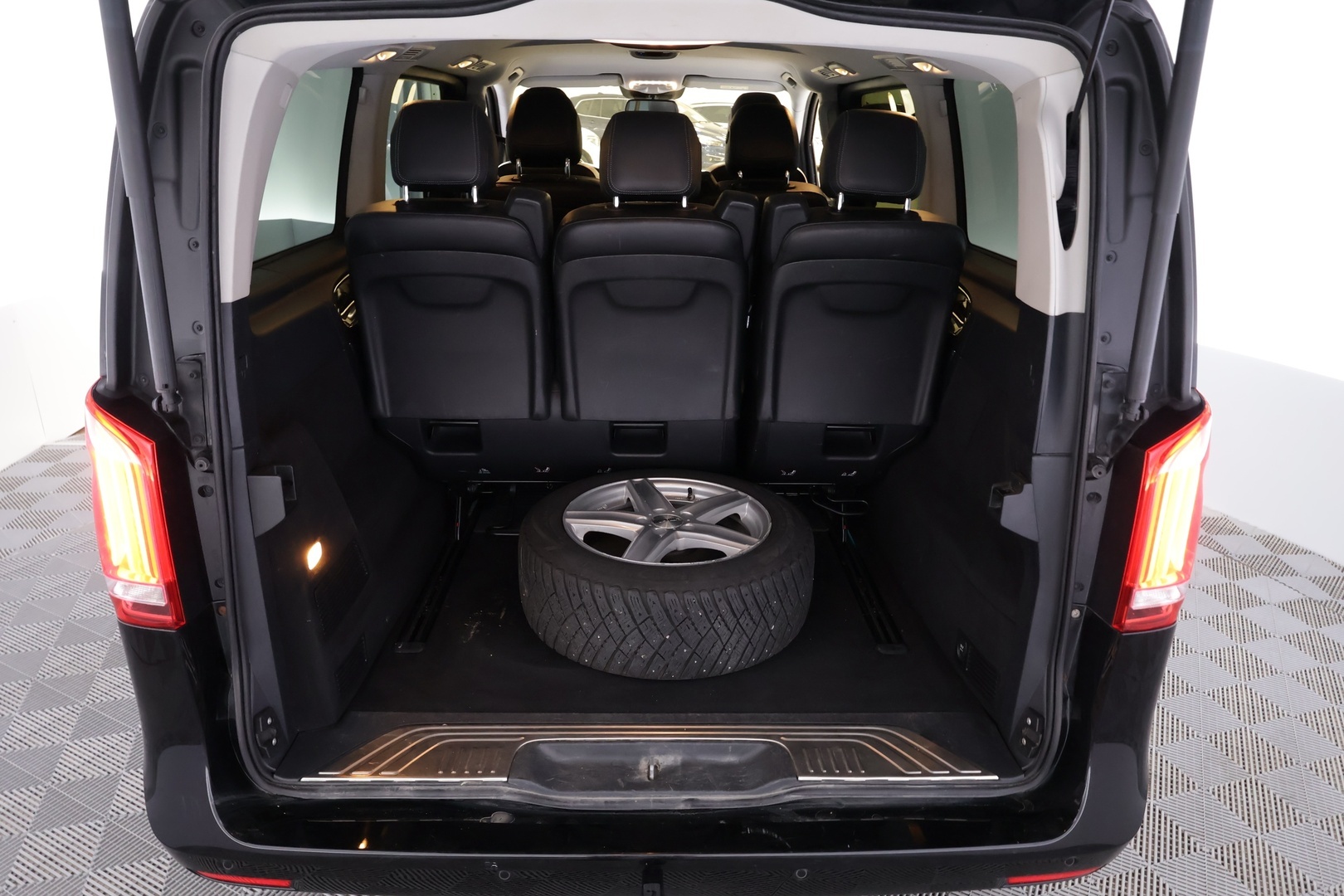 MERCEDES-BENZ V 2016