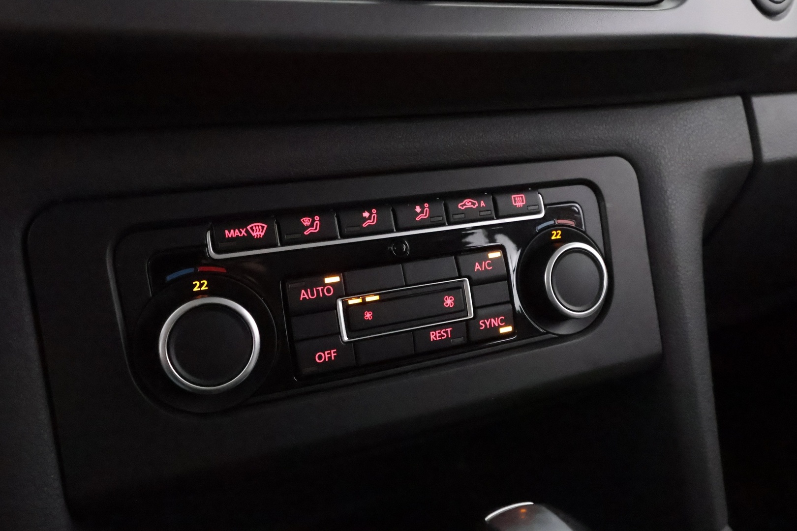 VOLKSWAGEN Amarok 2014