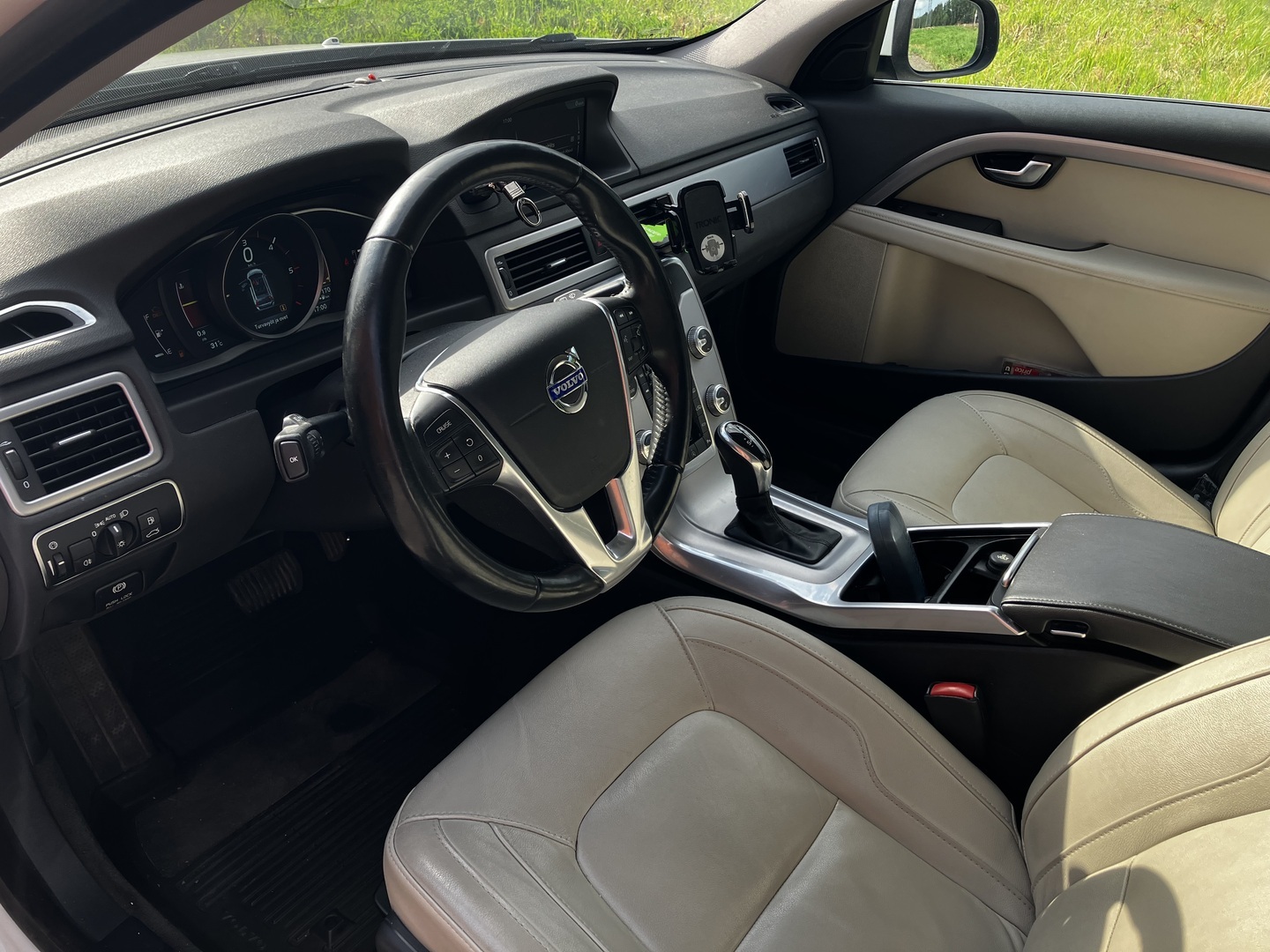 VOLVO V70 2014