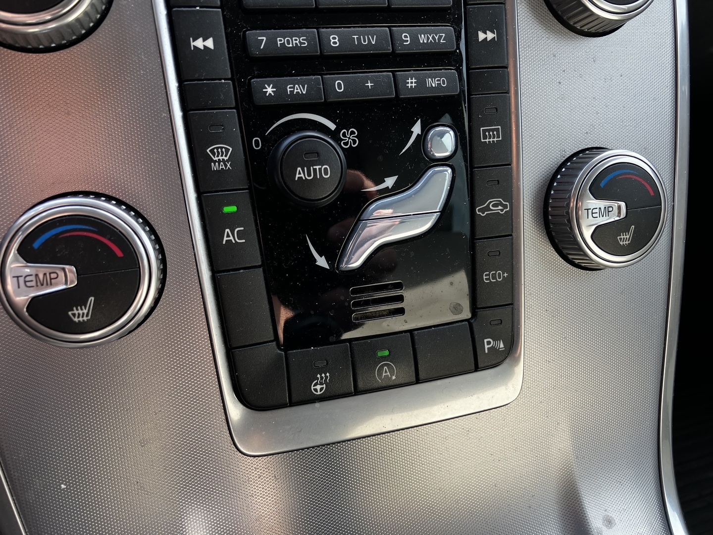VOLVO V70 2014