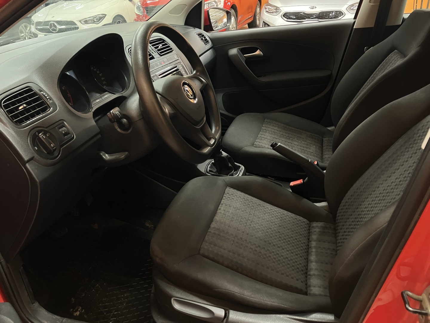 VOLKSWAGEN Polo 2016