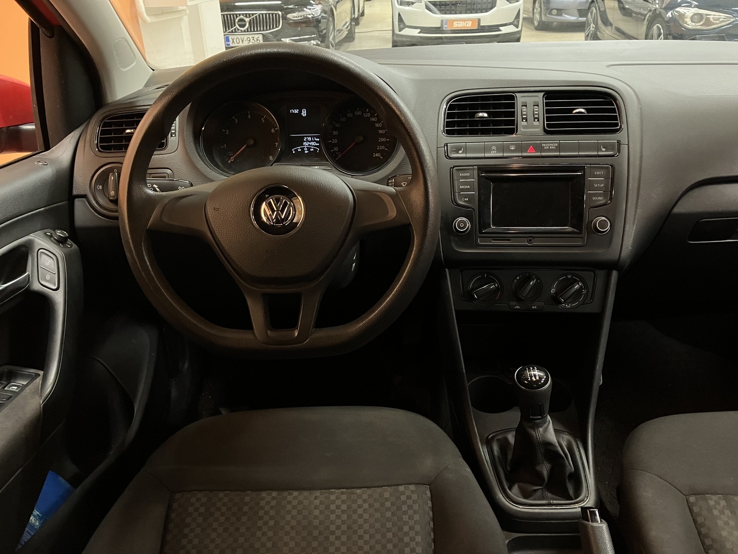 VOLKSWAGEN Polo 2016