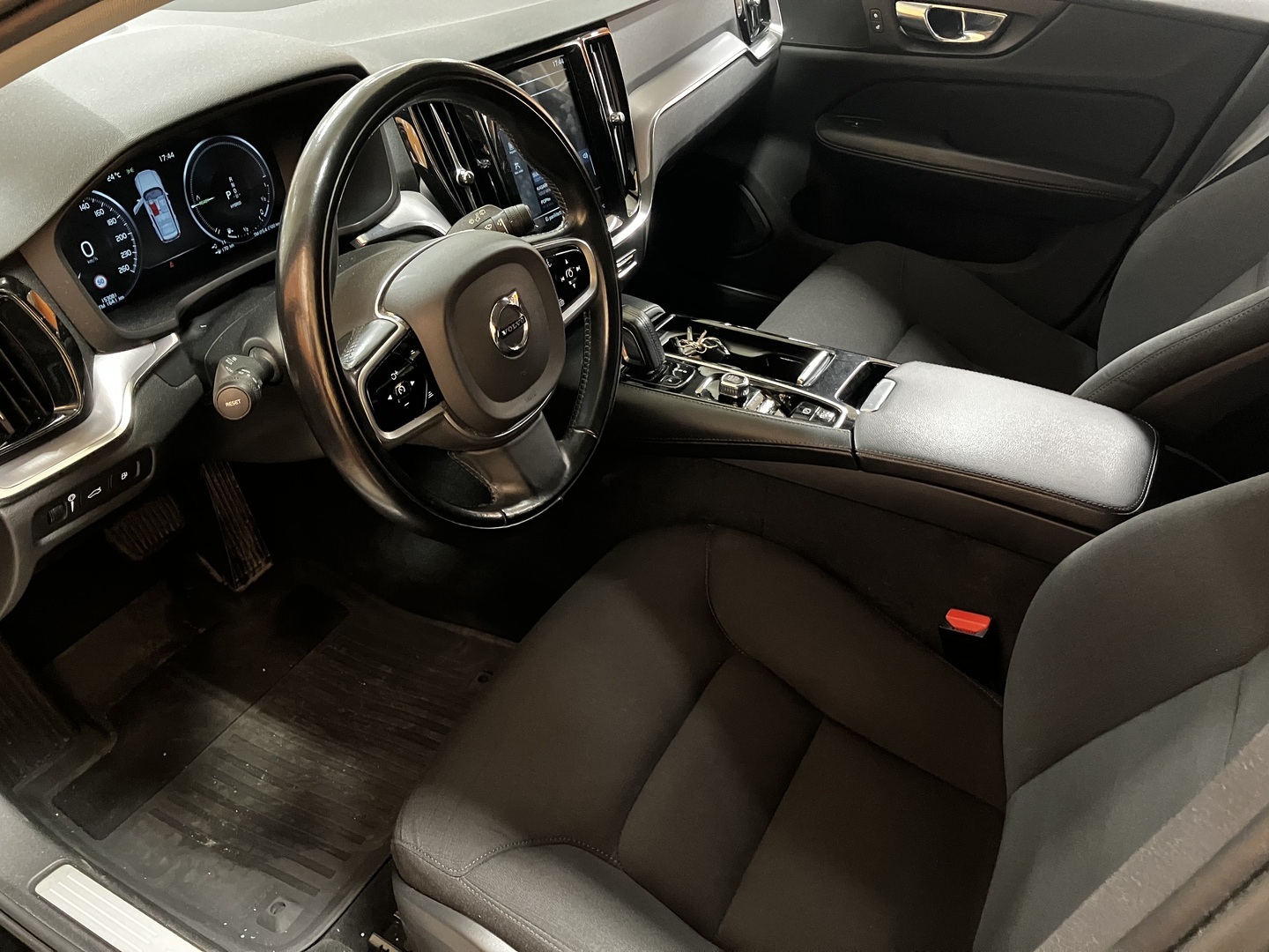 VOLVO V60 2020