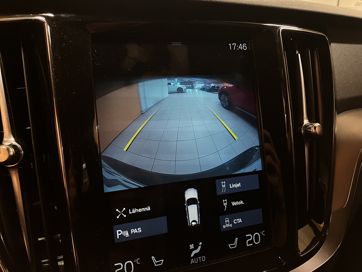 VOLVO V60 2020