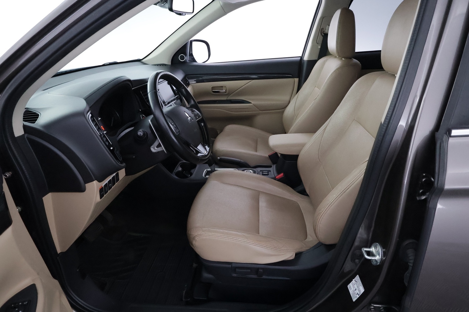MITSUBISHI Outlander 2016