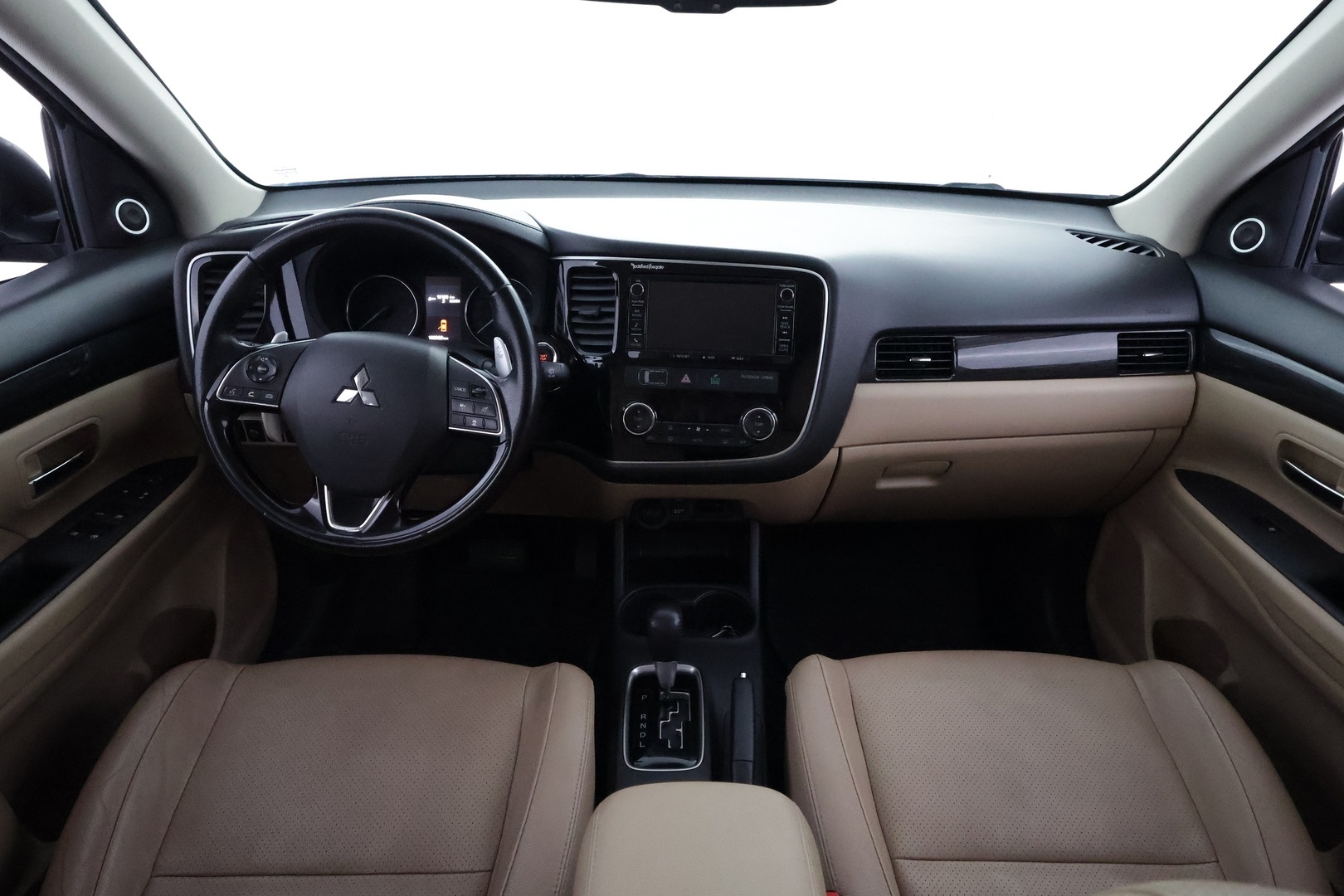 MITSUBISHI Outlander 2016