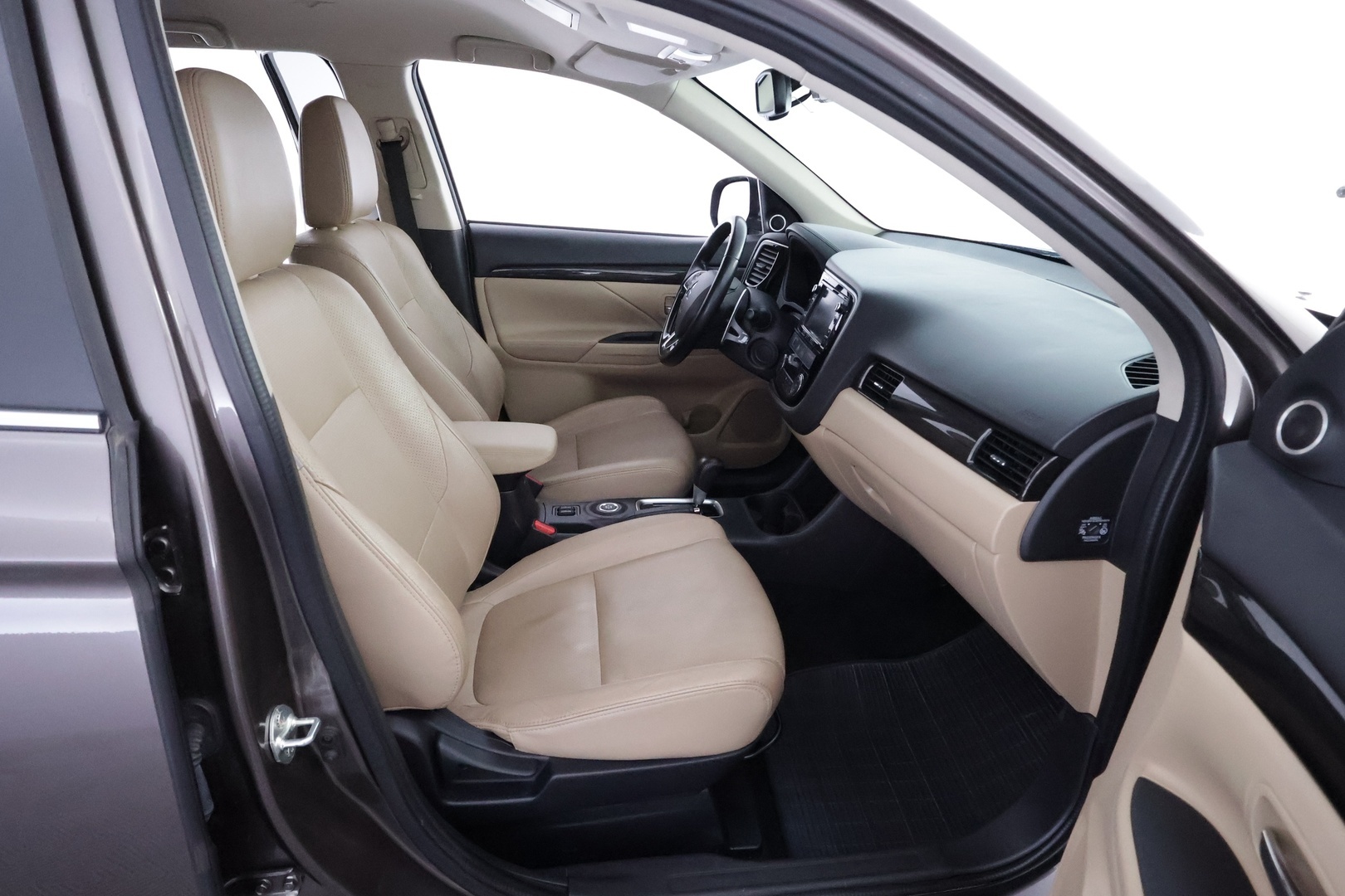 MITSUBISHI Outlander 2016