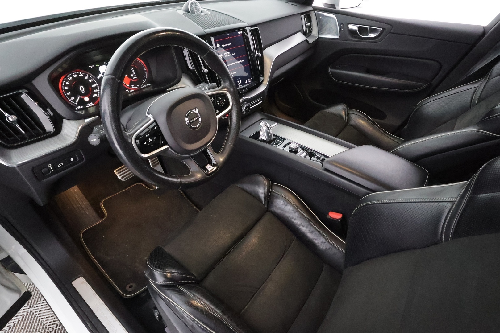 VOLVO XC60 2018